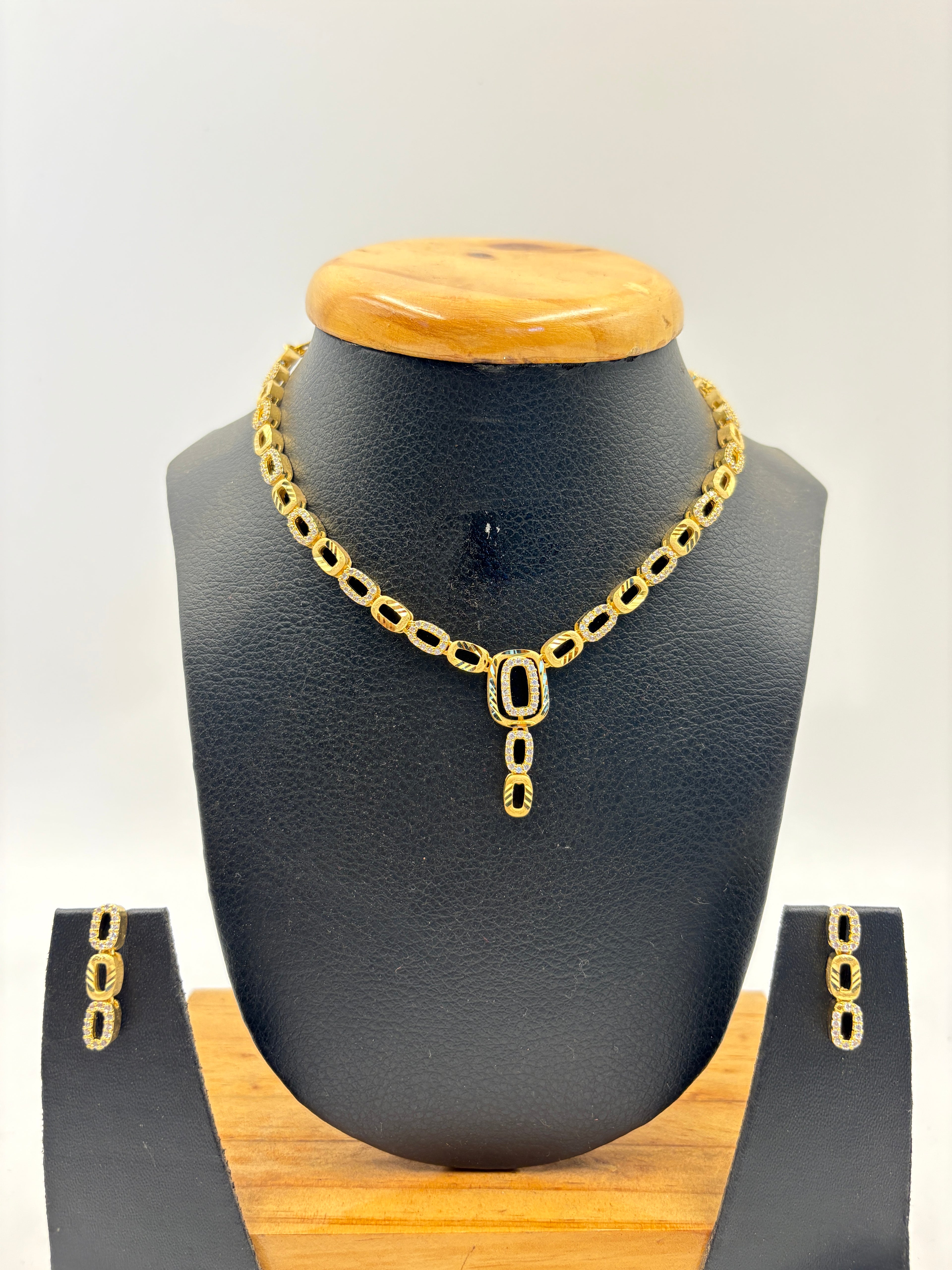 Geometric Link Necklace Set