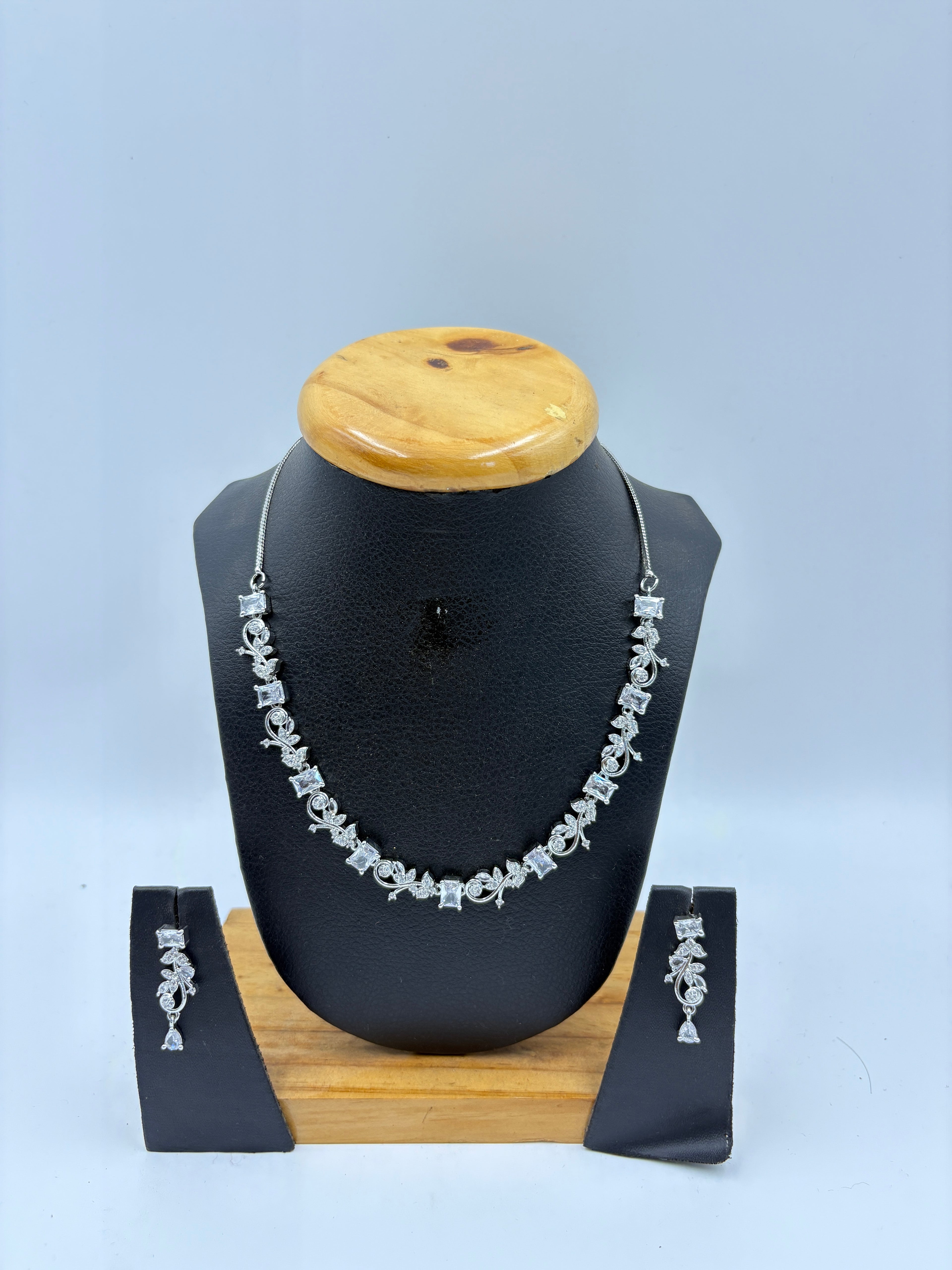 White Stone Floral Necklace Set