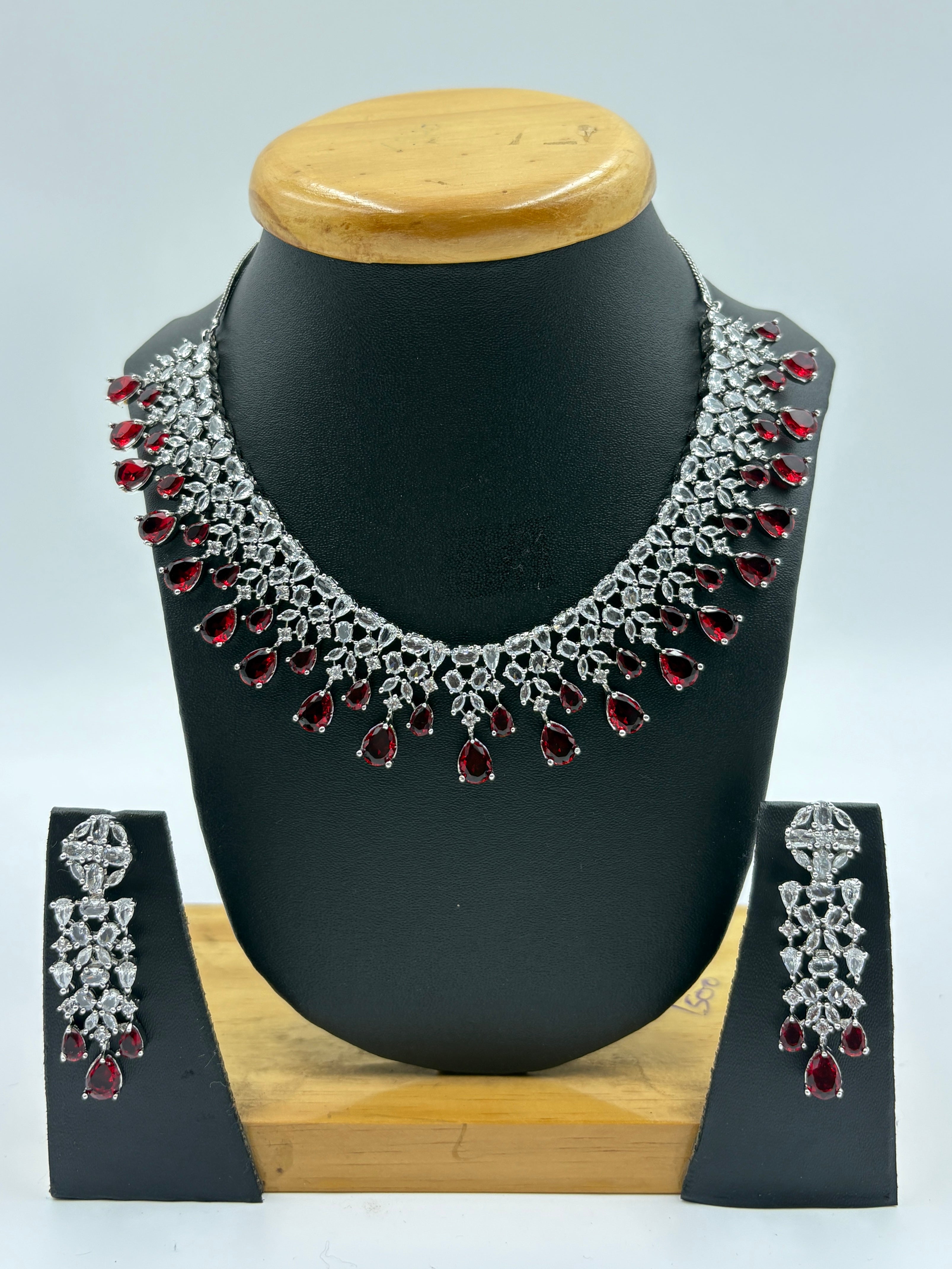 Jewellery set with necklace and earrings 