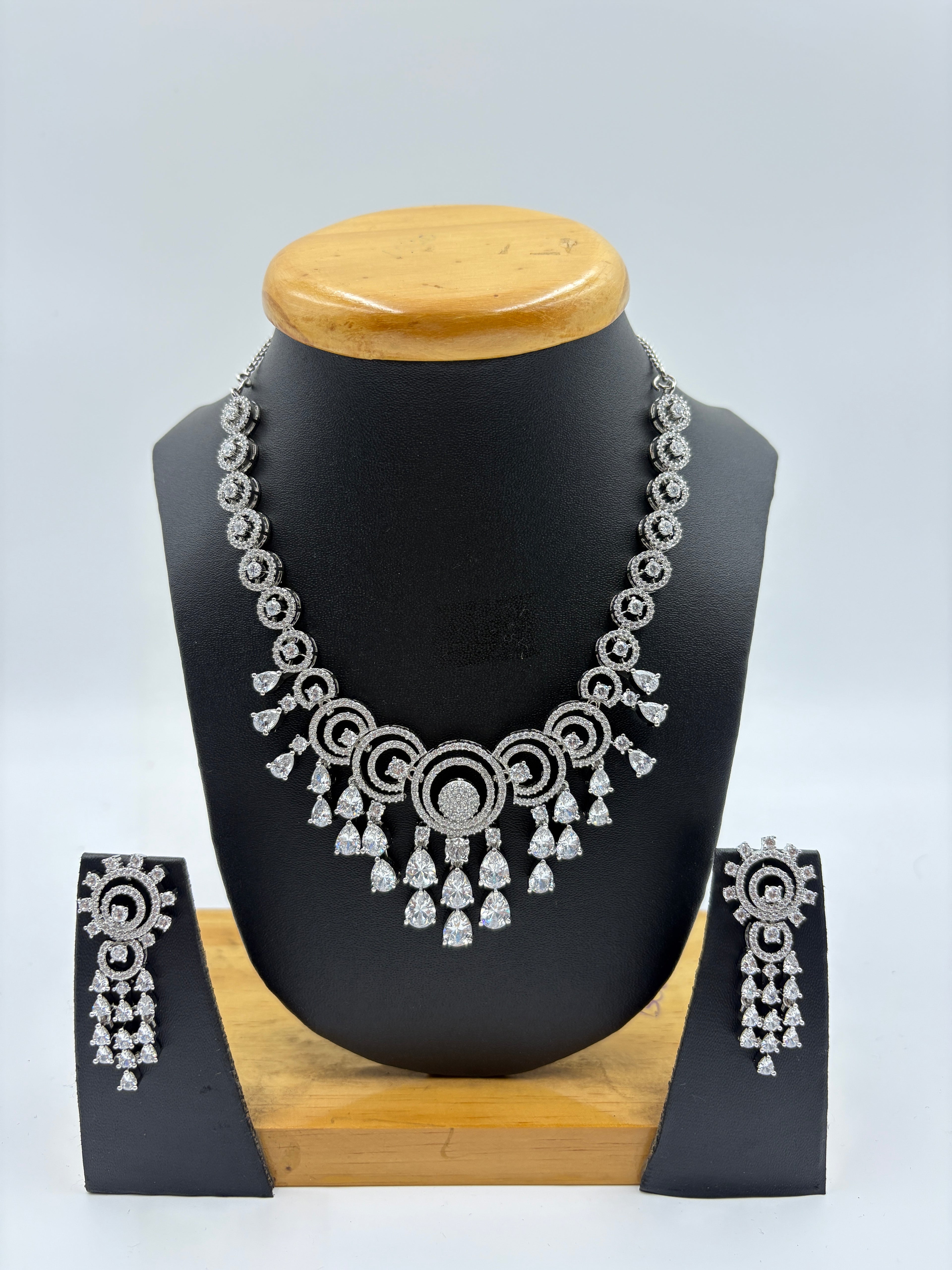 Classic Circular Drop Necklace Set