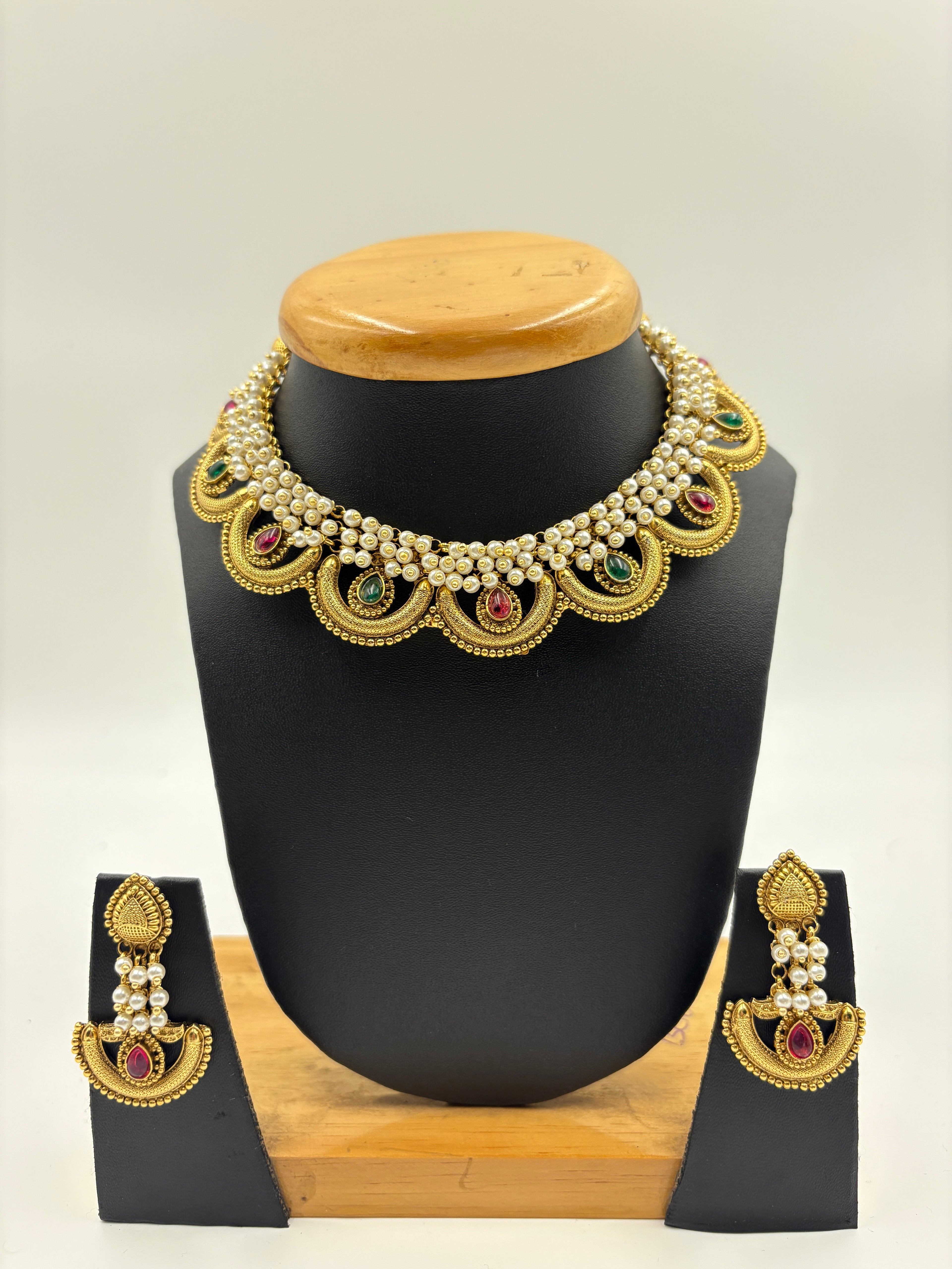 Classic Pearl Temple Choker Set